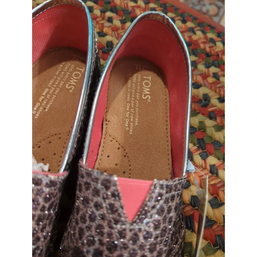 Brand New & Authentic TOMS Classics Shoes Size Youth‎ 4.5 NIB Silver Moroccan
